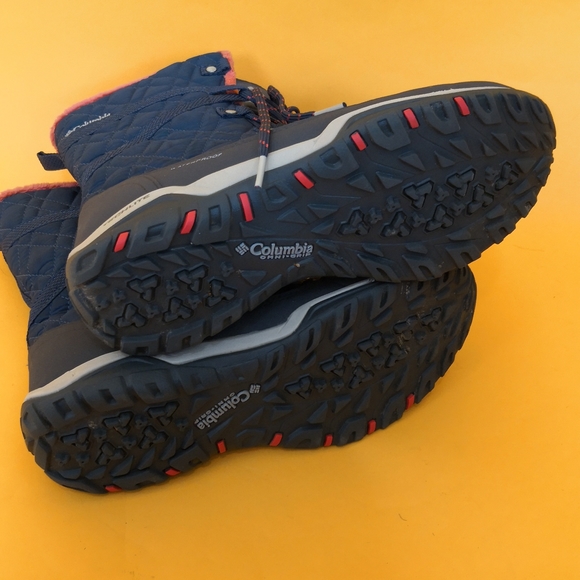 Columbia Quilted  Boots - Picture 7 of 8